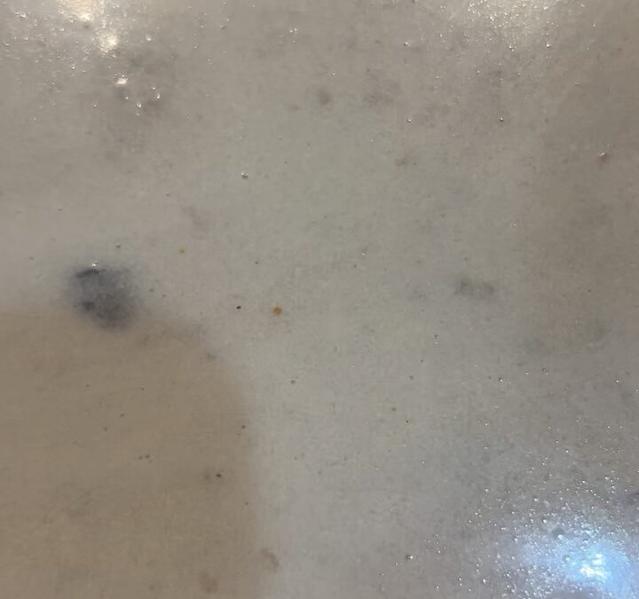 温かいキノコのスープでまずは冷えた体を温めましょう